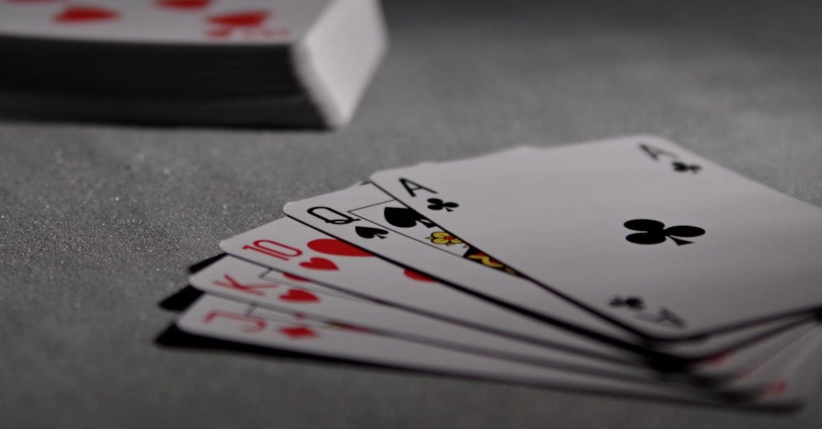 Космическая математика блэкджека с картами на фоне звездного неба